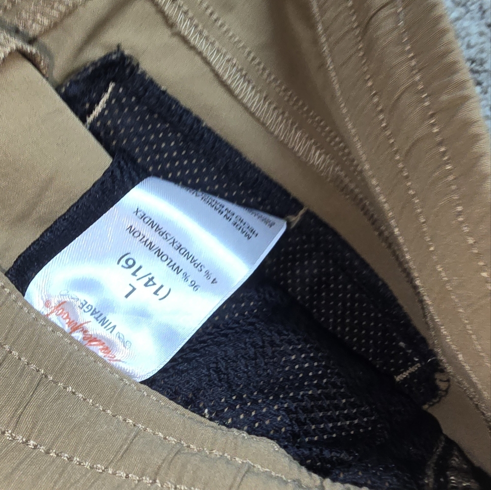 Weatherproof shorts - Picture 3 of 4